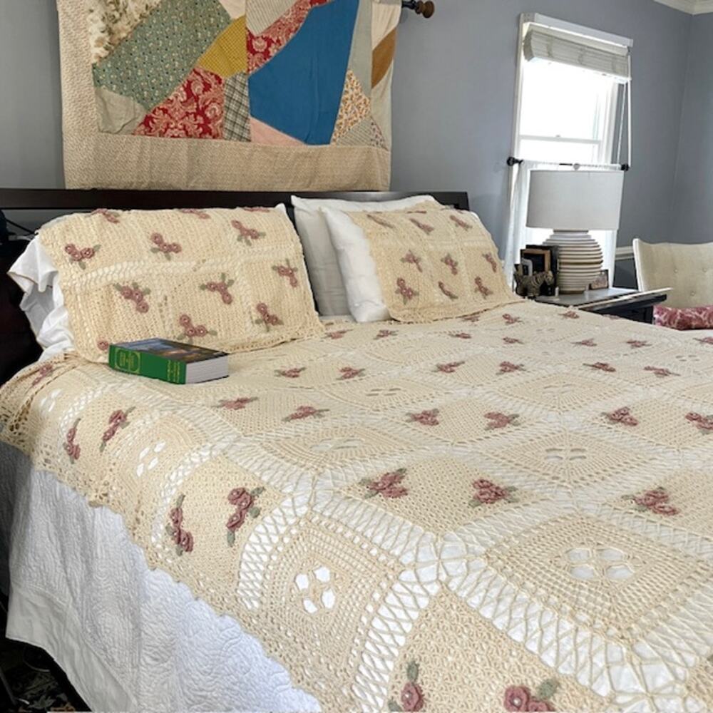 Hand Crocheted Bedspread Floral Applique King 95x83 Cottagecore Girls Bedroom